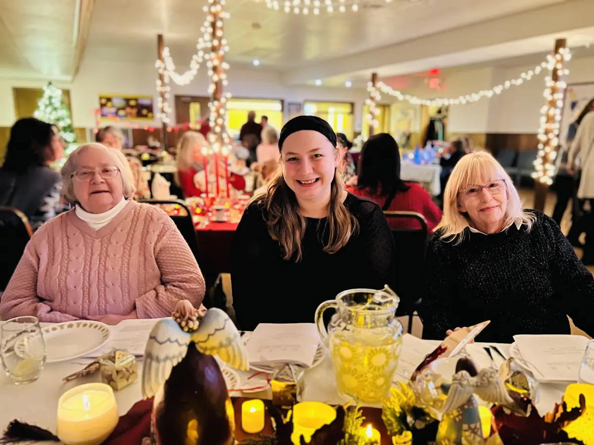 Members at a candlelit fellowship dinner at the Monroe campus.